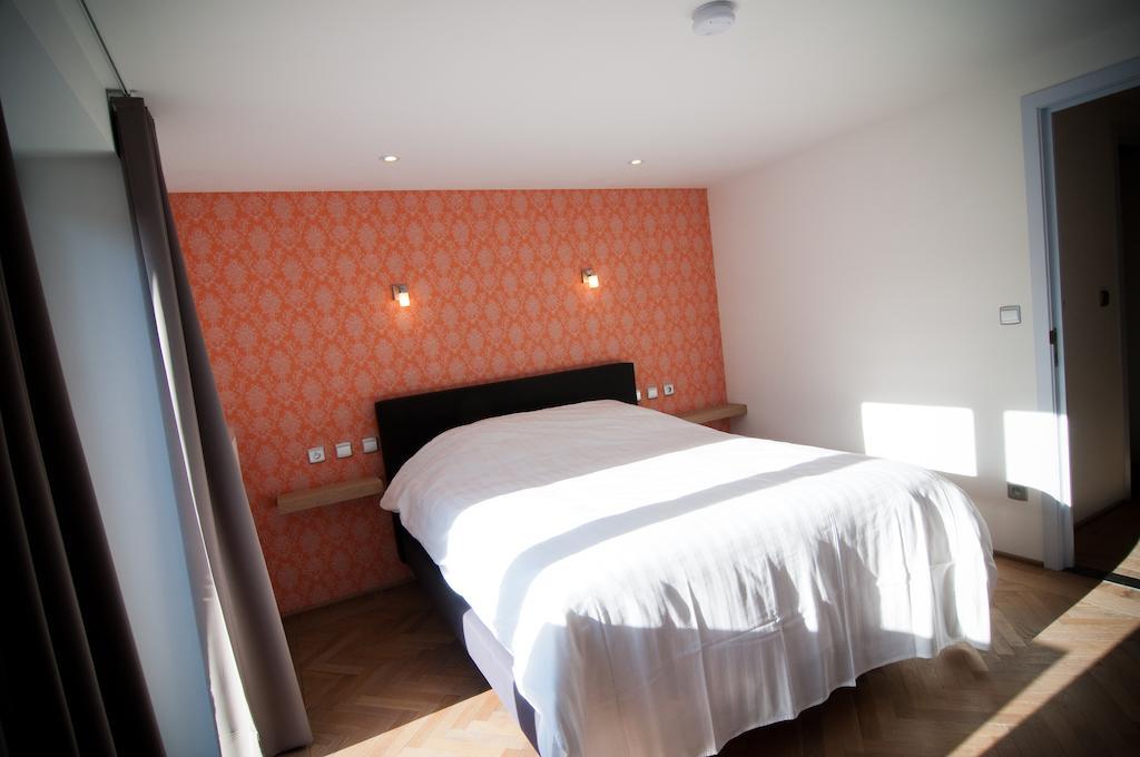 Apartment De Maasnacht Maaseik Esterno foto